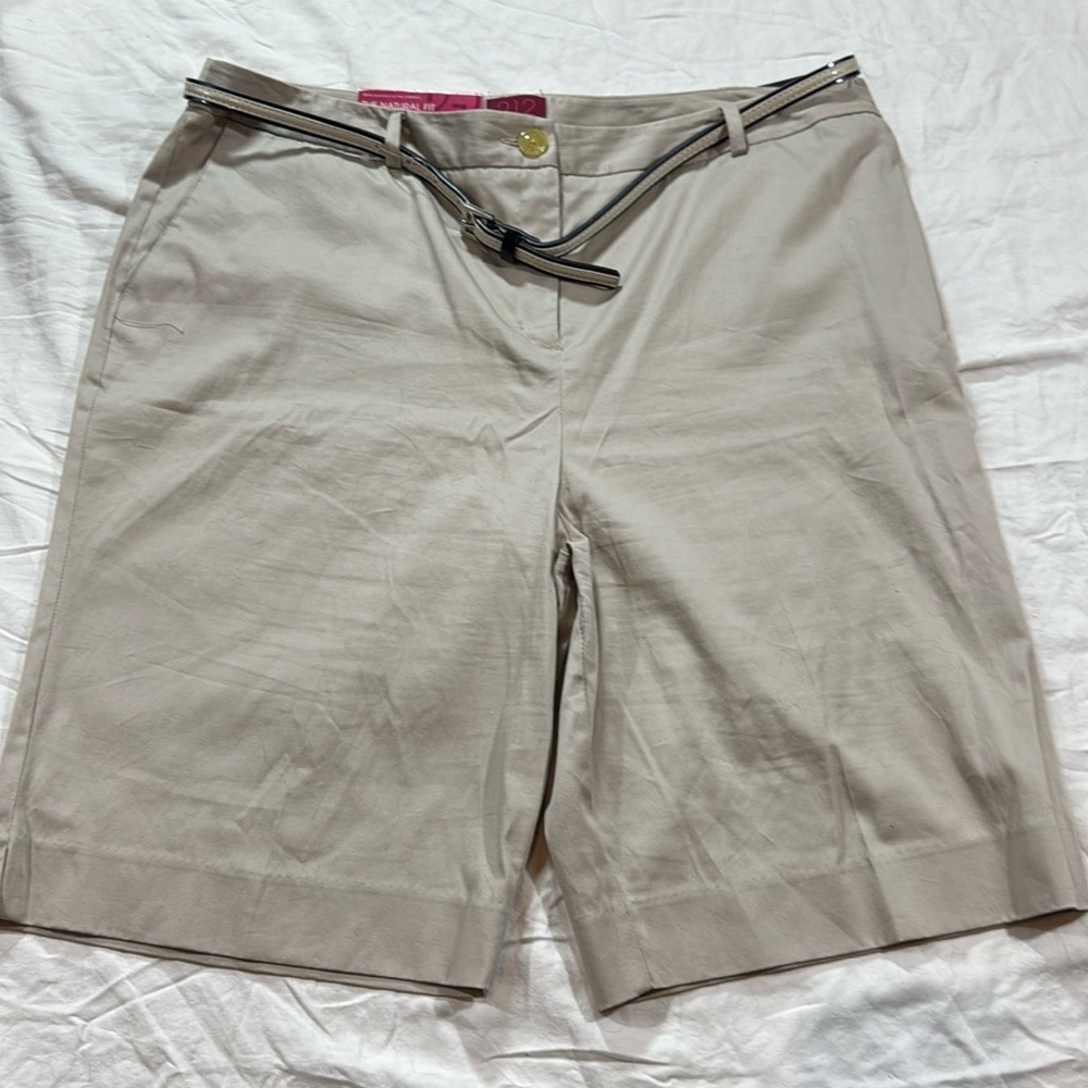 95. Woman’s NWT 212 collection‎ shorts (18)